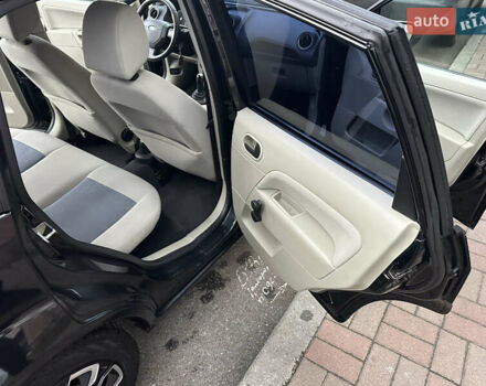 Черный Форд Фиеста, объемом двигателя 1.4 л и пробегом 145 тыс. км за 4000 $, фото 23 на Automoto.ua