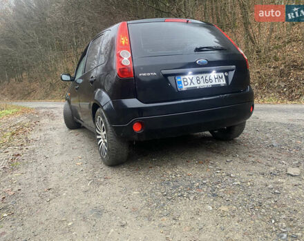 Черный Форд Фиеста, объемом двигателя 1.3 л и пробегом 230 тыс. км за 3400 $, фото 6 на Automoto.ua