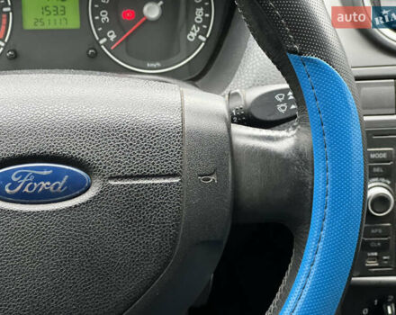 Черный Форд Фиеста, объемом двигателя 1.3 л и пробегом 251 тыс. км за 3500 $, фото 36 на Automoto.ua