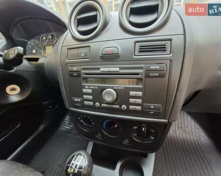 Черный Форд Фиеста, объемом двигателя 1.39 л и пробегом 220 тыс. км за 3800 $, фото 18 на Automoto.ua