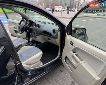 Черный Форд Фиеста, объемом двигателя 1.4 л и пробегом 145 тыс. км за 4350 $, фото 25 на Automoto.ua