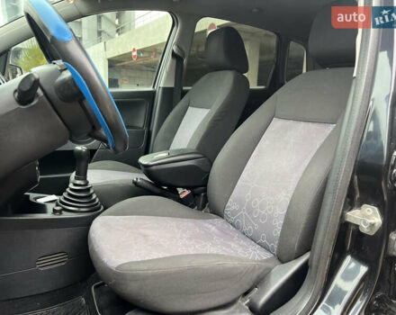 Черный Форд Фиеста, объемом двигателя 1.3 л и пробегом 251 тыс. км за 3500 $, фото 32 на Automoto.ua