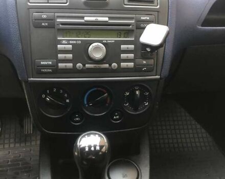 Черный Форд Фиеста, объемом двигателя 1.39 л и пробегом 234 тыс. км за 4400 $, фото 15 на Automoto.ua