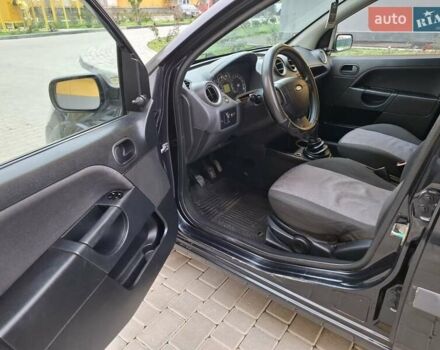Черный Форд Фиеста, объемом двигателя 1.39 л и пробегом 220 тыс. км за 3800 $, фото 12 на Automoto.ua