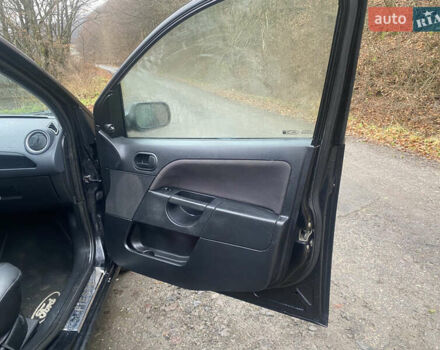 Черный Форд Фиеста, объемом двигателя 1.3 л и пробегом 230 тыс. км за 3400 $, фото 9 на Automoto.ua