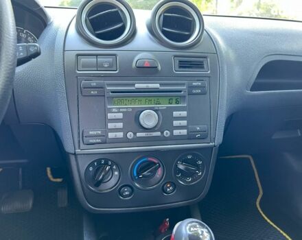 Черный Форд Фиеста, объемом двигателя 1.4 л и пробегом 305 тыс. км за 3990 $, фото 14 на Automoto.ua