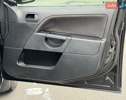 Черный Форд Фиеста, объемом двигателя 1.3 л и пробегом 251 тыс. км за 3500 $, фото 49 на Automoto.ua