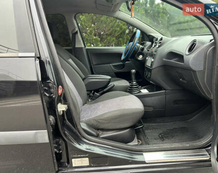 Черный Форд Фиеста, объемом двигателя 1.3 л и пробегом 251 тыс. км за 3500 $, фото 51 на Automoto.ua