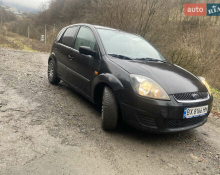 Черный Форд Фиеста, объемом двигателя 1.3 л и пробегом 230 тыс. км за 3400 $, фото 15 на Automoto.ua