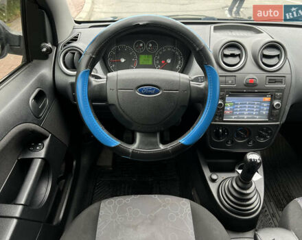 Черный Форд Фиеста, объемом двигателя 1.3 л и пробегом 251 тыс. км за 3500 $, фото 33 на Automoto.ua