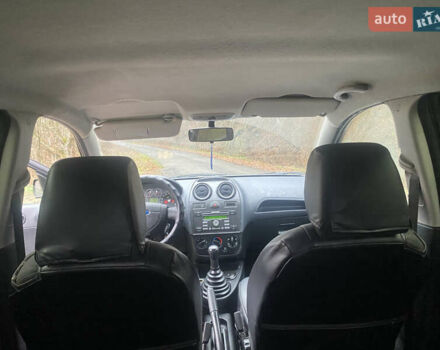 Черный Форд Фиеста, объемом двигателя 1.3 л и пробегом 230 тыс. км за 3400 $, фото 13 на Automoto.ua