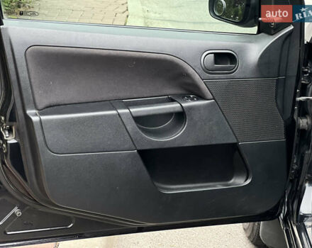 Черный Форд Фиеста, объемом двигателя 1.3 л и пробегом 251 тыс. км за 3500 $, фото 28 на Automoto.ua