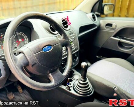 Черный Форд Фиеста, объемом двигателя 1.2 л и пробегом 160 тыс. км за 3999 $, фото 10 на Automoto.ua