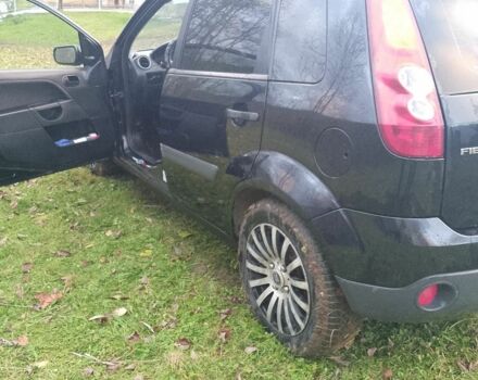 Черный Форд Фиеста, объемом двигателя 1.3 л и пробегом 230 тыс. км за 2500 $, фото 6 на Automoto.ua