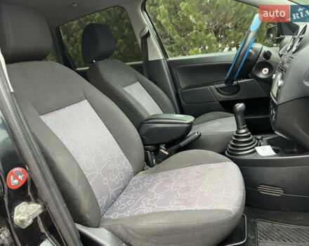 Черный Форд Фиеста, объемом двигателя 1.3 л и пробегом 251 тыс. км за 3500 $, фото 52 на Automoto.ua