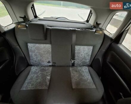 Черный Форд Фиеста, объемом двигателя 1.39 л и пробегом 220 тыс. км за 3800 $, фото 16 на Automoto.ua