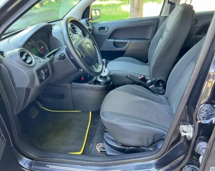 Черный Форд Фиеста, объемом двигателя 1.4 л и пробегом 305 тыс. км за 3990 $, фото 10 на Automoto.ua