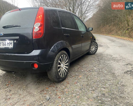 Черный Форд Фиеста, объемом двигателя 1.3 л и пробегом 230 тыс. км за 3400 $, фото 5 на Automoto.ua