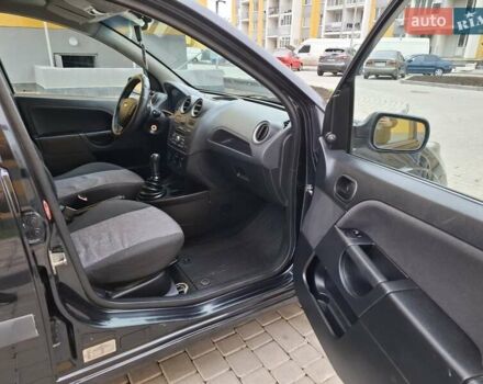 Черный Форд Фиеста, объемом двигателя 1.39 л и пробегом 220 тыс. км за 3800 $, фото 15 на Automoto.ua