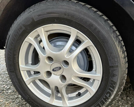 Черный Форд Фиеста, объемом двигателя 1.3 л и пробегом 276 тыс. км за 4300 $, фото 10 на Automoto.ua