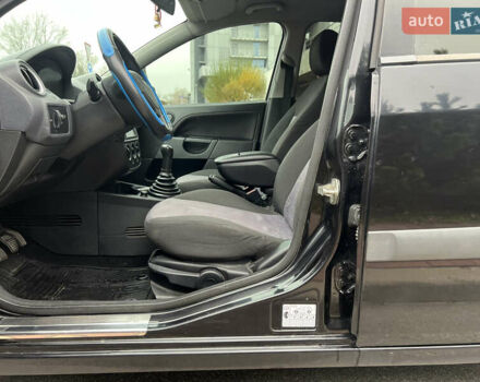 Черный Форд Фиеста, объемом двигателя 1.3 л и пробегом 251 тыс. км за 3500 $, фото 31 на Automoto.ua