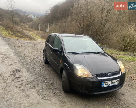 Черный Форд Фиеста, объемом двигателя 1.3 л и пробегом 230 тыс. км за 3400 $, фото 4 на Automoto.ua