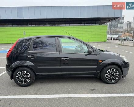 Черный Форд Фиеста, объемом двигателя 1.4 л и пробегом 145 тыс. км за 4350 $, фото 8 на Automoto.ua