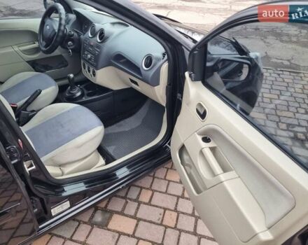 Черный Форд Фиеста, объемом двигателя 1.4 л и пробегом 233 тыс. км за 4650 $, фото 13 на Automoto.ua