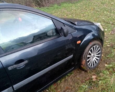 Черный Форд Фиеста, объемом двигателя 1.3 л и пробегом 230 тыс. км за 2500 $, фото 2 на Automoto.ua