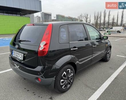 Черный Форд Фиеста, объемом двигателя 1.4 л и пробегом 145 тыс. км за 4350 $, фото 6 на Automoto.ua