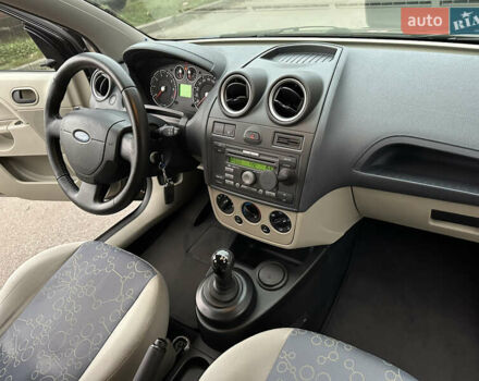 Черный Форд Фиеста, объемом двигателя 1.4 л и пробегом 145 тыс. км за 4000 $, фото 22 на Automoto.ua