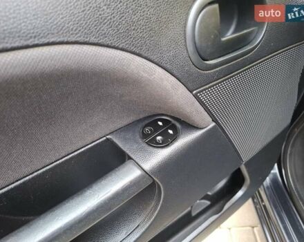 Черный Форд Фиеста, объемом двигателя 1.39 л и пробегом 220 тыс. км за 3800 $, фото 19 на Automoto.ua