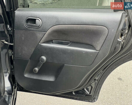 Черный Форд Фиеста, объемом двигателя 1.3 л и пробегом 251 тыс. км за 3500 $, фото 46 на Automoto.ua