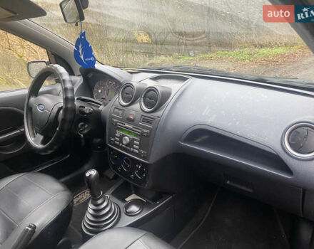 Черный Форд Фиеста, объемом двигателя 1.3 л и пробегом 230 тыс. км за 3400 $, фото 14 на Automoto.ua