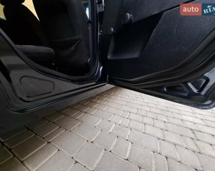 Черный Форд Фиеста, объемом двигателя 1.39 л и пробегом 220 тыс. км за 3800 $, фото 27 на Automoto.ua