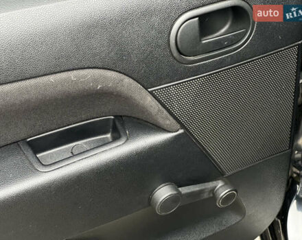 Черный Форд Фиеста, объемом двигателя 1.3 л и пробегом 251 тыс. км за 3500 $, фото 39 на Automoto.ua