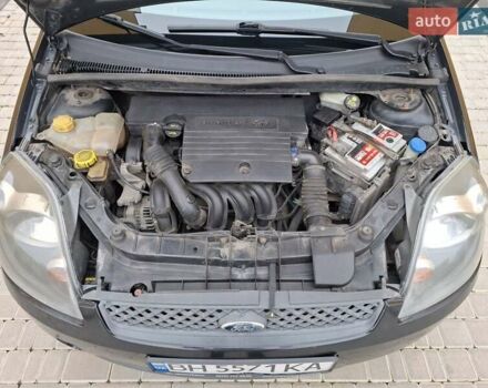 Черный Форд Фиеста, объемом двигателя 1.39 л и пробегом 220 тыс. км за 3800 $, фото 35 на Automoto.ua