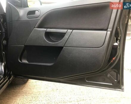 Черный Форд Фиеста, объемом двигателя 1.39 л и пробегом 234 тыс. км за 4400 $, фото 9 на Automoto.ua