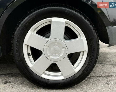 Черный Форд Фиеста, объемом двигателя 1.39 л и пробегом 112 тыс. км за 5899 $, фото 9 на Automoto.ua