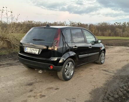 Черный Форд Фиеста, объемом двигателя 1.4 л и пробегом 250 тыс. км за 4000 $, фото 5 на Automoto.ua