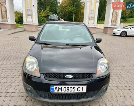 Чорний Форд Фієста, об'ємом двигуна 1.4 л та пробігом 215 тис. км за 3950 $, фото 5 на Automoto.ua