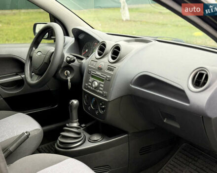 Черный Форд Фиеста, объемом двигателя 1.39 л и пробегом 112 тыс. км за 5899 $, фото 13 на Automoto.ua