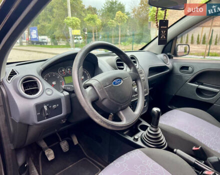 Чорний Форд Фієста, об'ємом двигуна 1.4 л та пробігом 215 тис. км за 3950 $, фото 10 на Automoto.ua