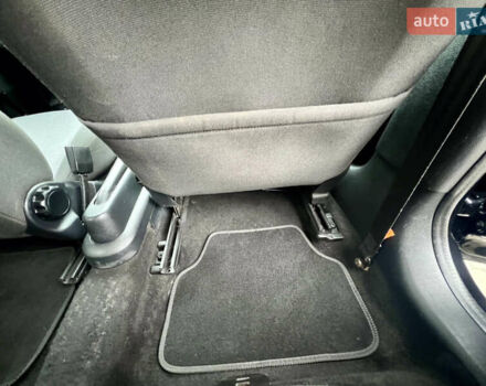 Чорний Форд Фієста, об'ємом двигуна 1.4 л та пробігом 215 тис. км за 3950 $, фото 15 на Automoto.ua