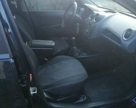 Черный Форд Фиеста, объемом двигателя 1.4 л и пробегом 204 тыс. км за 3900 $, фото 6 на Automoto.ua