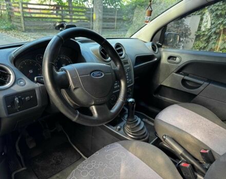 Черный Форд Фиеста, объемом двигателя 1.4 л и пробегом 137 тыс. км за 3440 $, фото 12 на Automoto.ua