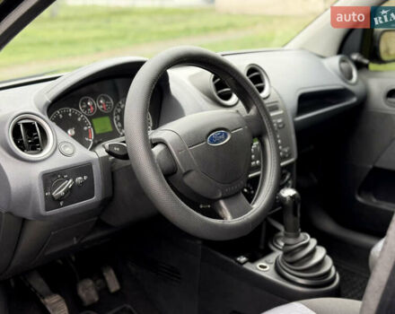 Черный Форд Фиеста, объемом двигателя 1.39 л и пробегом 112 тыс. км за 5899 $, фото 12 на Automoto.ua