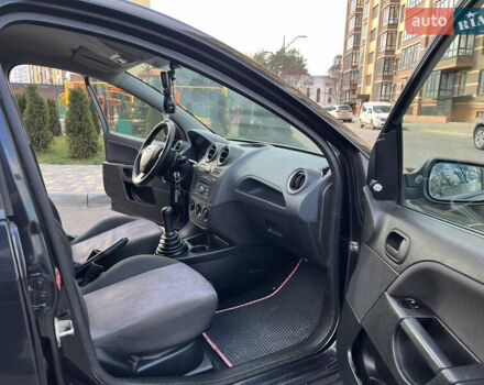 Черный Форд Фиеста, объемом двигателя 1.4 л и пробегом 210 тыс. км за 4200 $, фото 15 на Automoto.ua