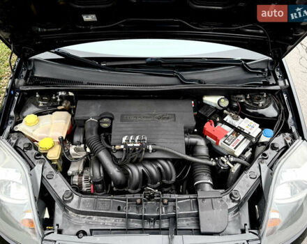 Черный Форд Фиеста, объемом двигателя 1.39 л и пробегом 112 тыс. км за 5899 $, фото 23 на Automoto.ua