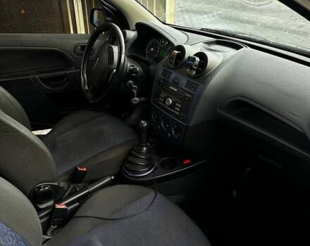 Черный Форд Фиеста, объемом двигателя 1.3 л и пробегом 265 тыс. км за 4500 $, фото 6 на Automoto.ua